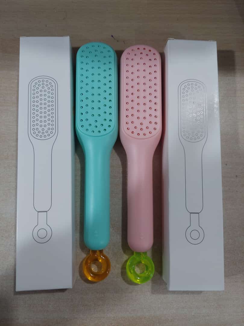 Self Cleaning Hair Brush, One-Click Cleaning Telescopic Hair Comb  (Random Color) ZE Enterprises