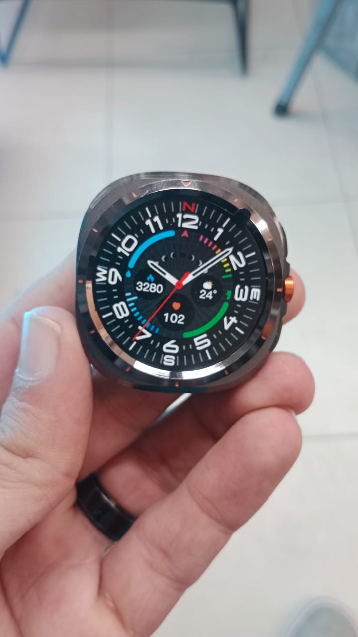 SMART WATCH ULTRA , TF7 ULTRA 1.5 ,ROUND DIAL ZE Enterprises