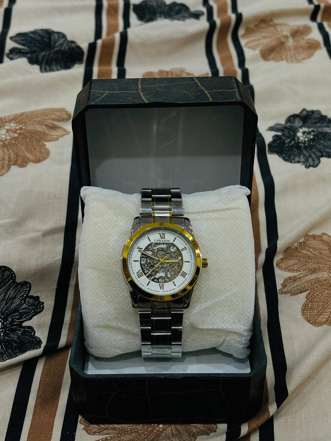 Chain Gents Round Stainless Steel Watch (Without Box) ZE Enterprises